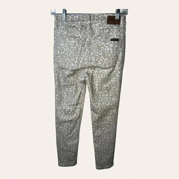0196W. CALVIN‎ KELIN DENIM JEANS CREAM IN COLOR LEOPARD PRINT SIZE 26 SKINNY FIT - Picture 6 of 10
